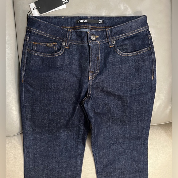NWT - Ice Iceberg Women’s City Series London Straight Jeans - Size 28 - Picture 4 of 9